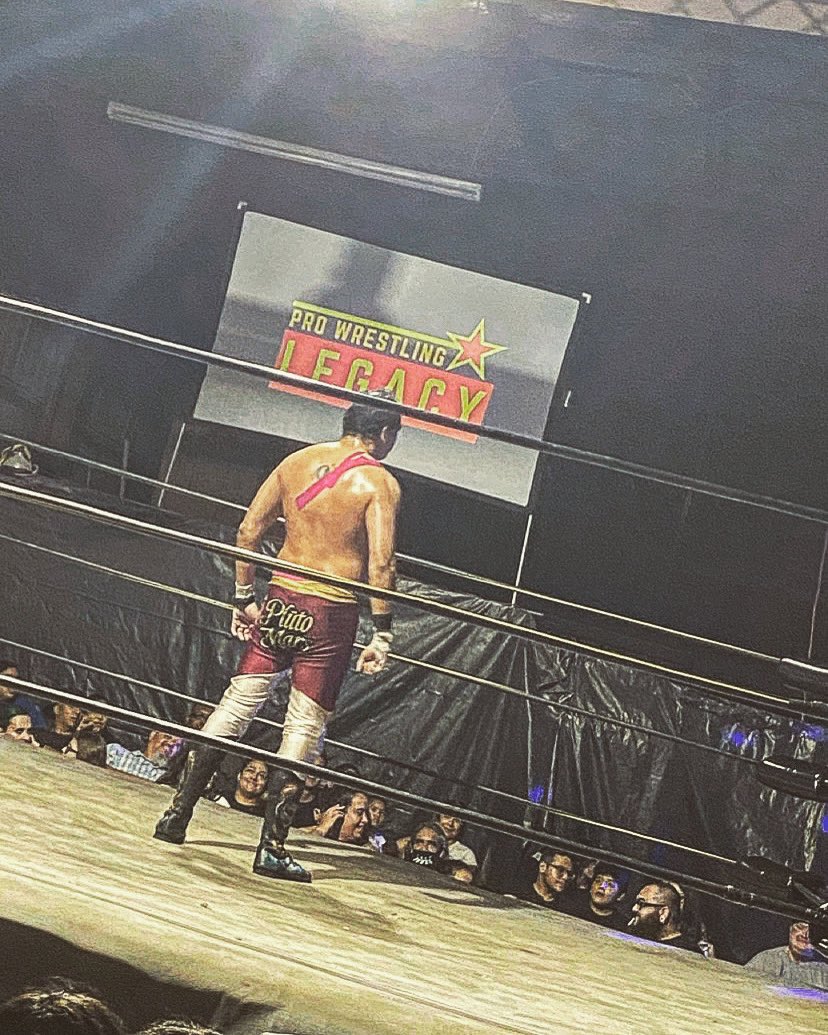 PlutoMarsAttack's tweet photo. Never give up, never surrender 👽 🤜  #prowrestling #plutomars #texaswrestling #prowrestlinglegacy https://t.co/MxbYWViEy6