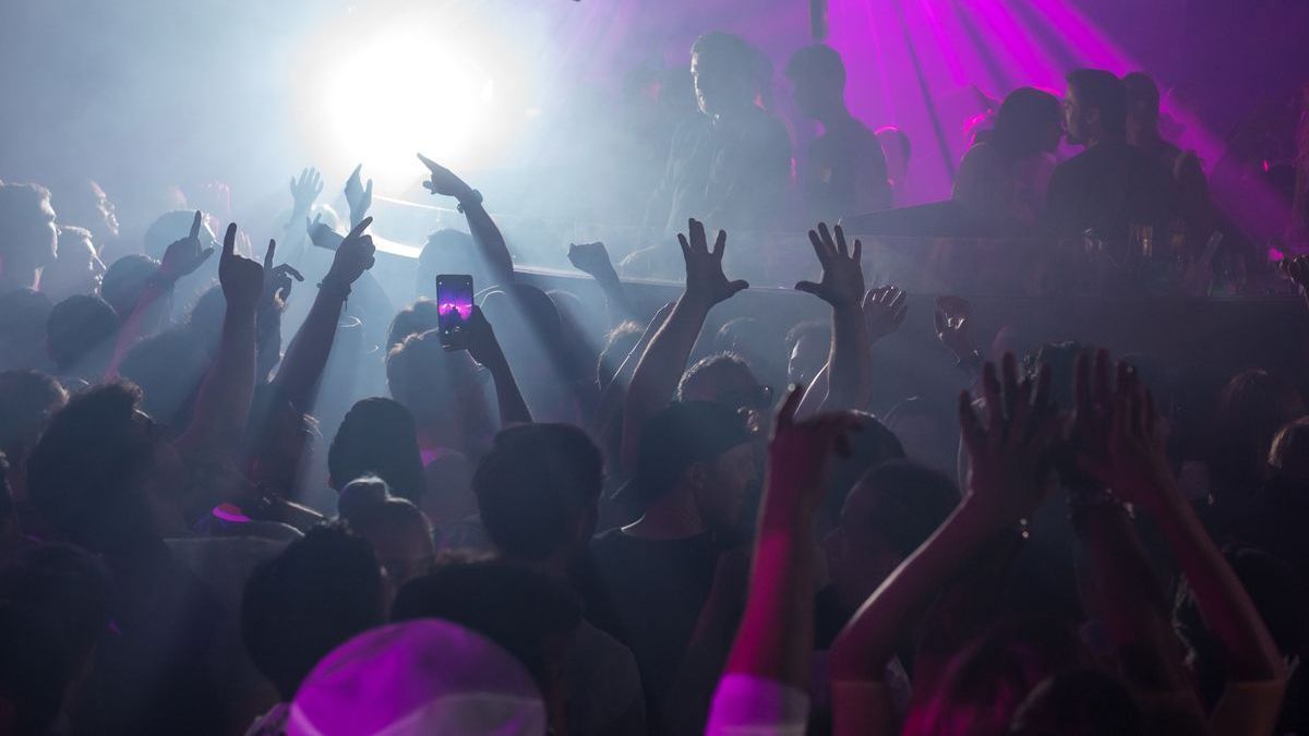 atiliolanus's tweet photo. #DISCO #LACASONA #DUEÑO #ATILIOAMADO #BOLICHE EN #LANUS #CASOFAMOSO #INFORME DE #INVESTIGACION #LANACION #DEUNAYALPIE https://t.co/lE4RTSRfiK
