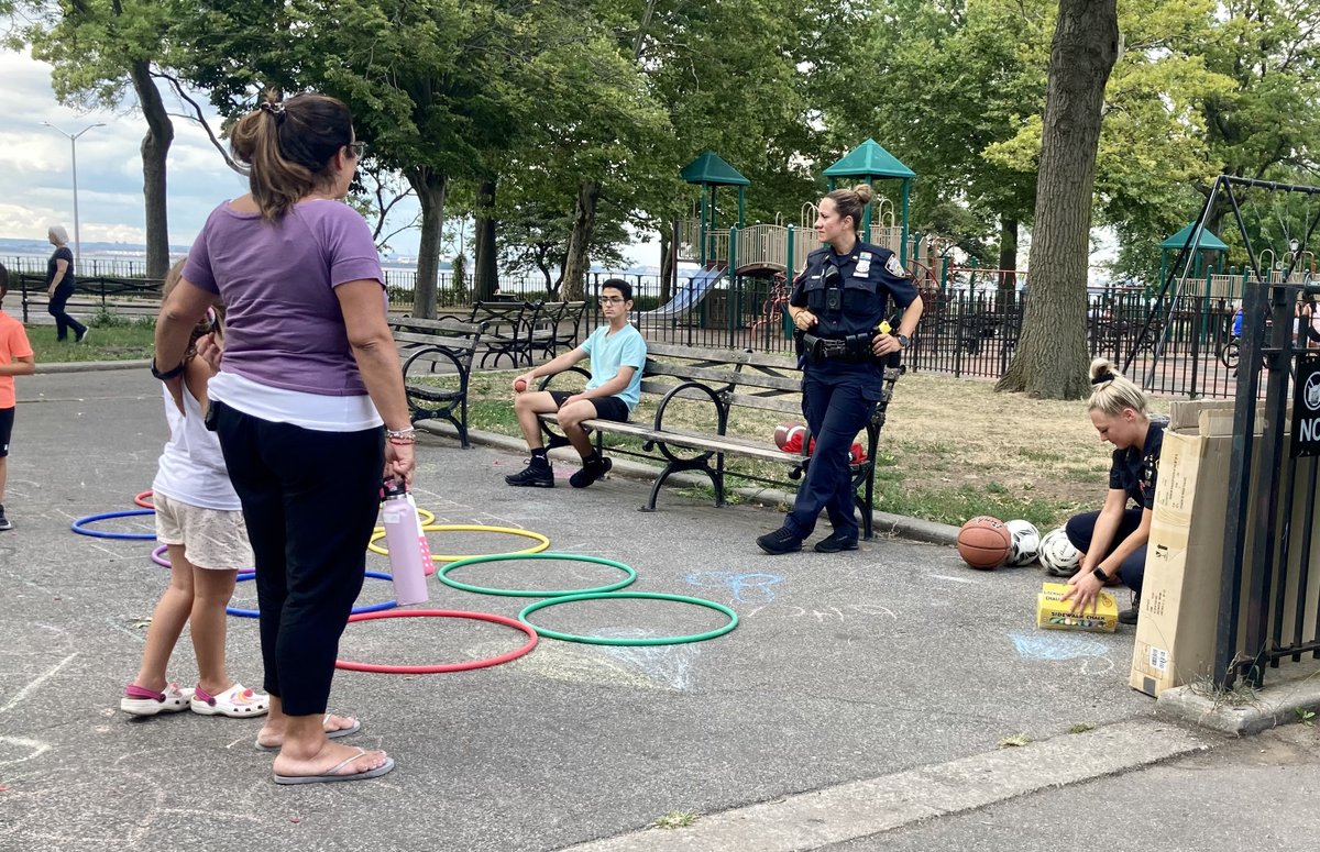 NYPD68Pct's tweet photo. Your Community Affairs, NCO, Patrol, and Youth Coordination Officers enjoyed meeting everyone today at our weekly Police Commissioner’s Day of Play. Special thanks to Explorers from #Post2268 for helping out. Hope to see you next Wednesday same place, same time!
#NYPD4theKids https://t.co/aHF7yV6PNY