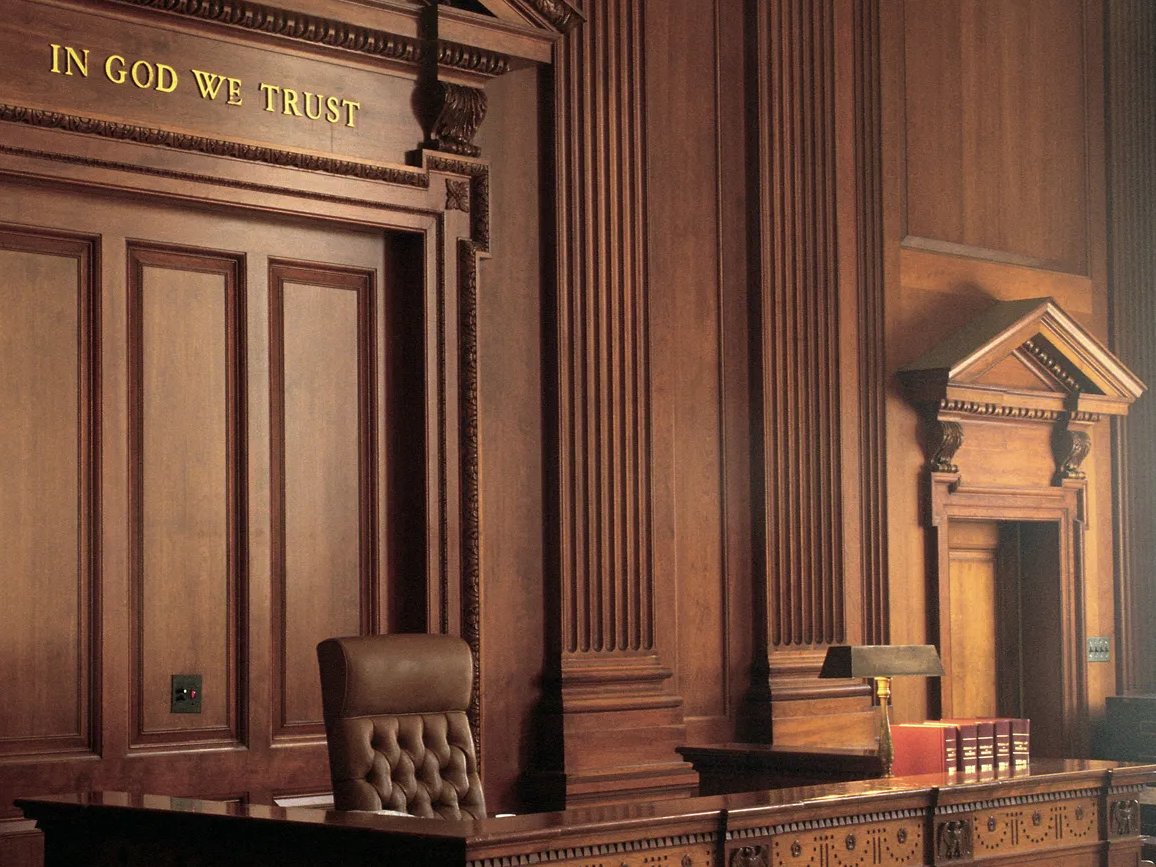 ليس لولاة الامر حصانة في حكم الله

بل للمسلمين التنازع معهم وملزمون جميعا الرجوع في الامر المتنازع عليه لله والرسول

يا ايها الذين امنوا اطيعوا الله واطيعوا الرسول واولي الامر منكم  

فان تنازعتم في شيء فردوه الى الله والرسول ان كنتم تؤمنون بالله واليوم الاخر ذلك خير واحسن تاويلا