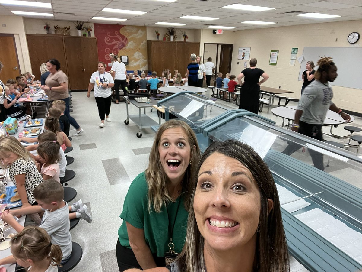 coryha1's tweet photo. How many adults does it take to have a successful Kindergarten lunch on the first day of school you ask…15 of the very best! 💜#milfordsoar https://t.co/4LXyYinw9m