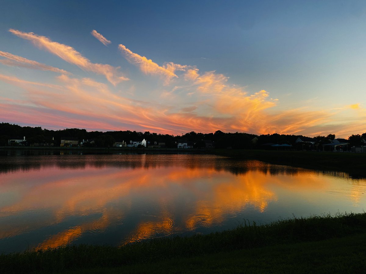 LisasPointofVi1's tweet photo. #Suffolk #Virginia #sunset reflections from #lisaspointofview . https://t.co/6DwZEY1uua
