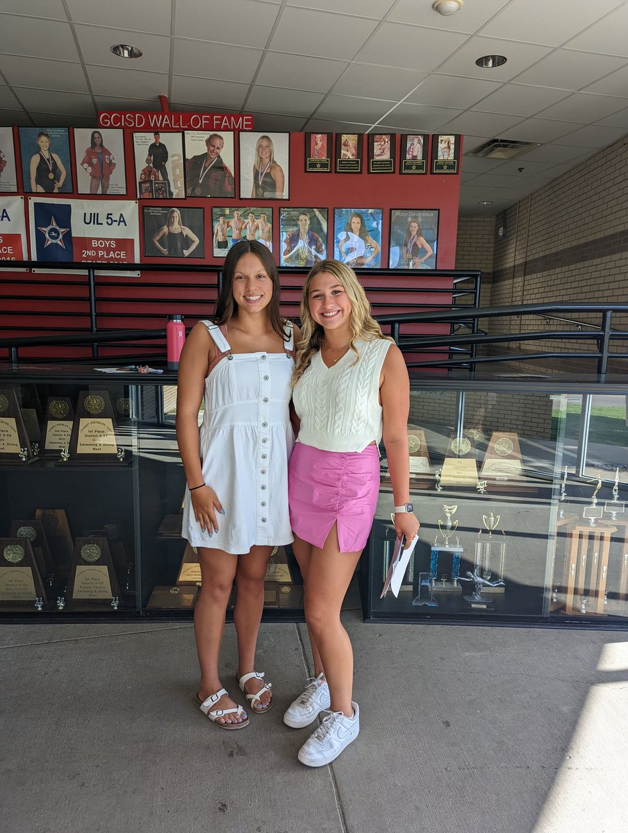 Jau548's tweet photo. Last first day for our seniors! @GCISDSwim #seniors2023 #GCISDFirstDay https://t.co/ONrn9OADuE