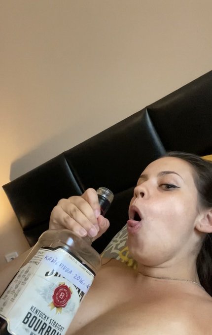 when he&rsquo;s 8 inches deep and calls u a whore in bulgarian >>> https://t.co/5O3hCMzpq1