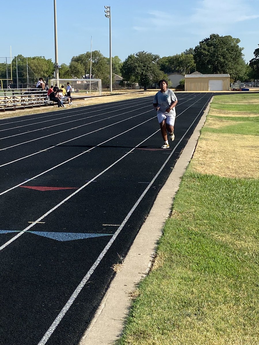 IrvingBoysHoops's tweet photo. Who said 🏀 players are afraid of that track 🫣. Almost 3 miles today and a lot of dynamic stretching.
"Some people want it to happen, some wish it would happen, others make it happen” ~ Michael Jordan
#WorkTogetherWinTogether #ExceedAllExpectations https://t.co/AUTrjspPsy