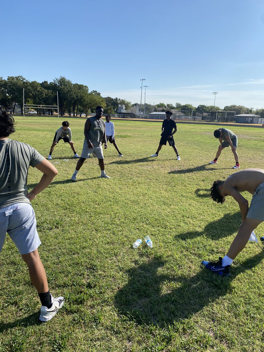 IrvingBoysHoops's tweet photo. Who said 🏀 players are afraid of that track 🫣. Almost 3 miles today and a lot of dynamic stretching.
"Some people want it to happen, some wish it would happen, others make it happen” ~ Michael Jordan
#WorkTogetherWinTogether #ExceedAllExpectations https://t.co/AUTrjspPsy