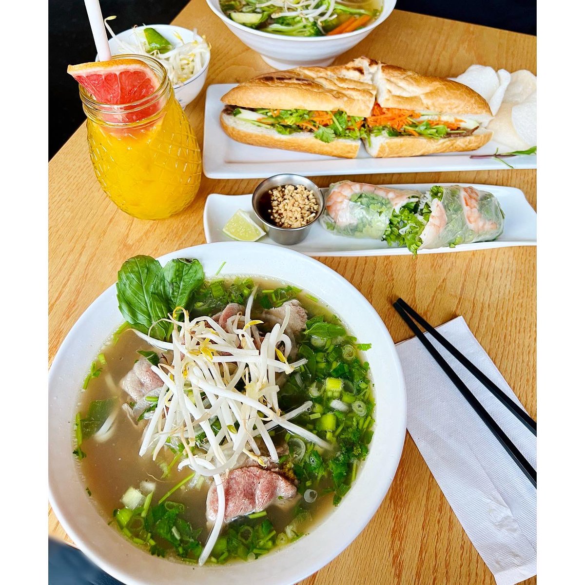 TheTinyFoodie's tweet photo. Comfort food meets Vietnamese street eats at La Bay Cà Phê 🍜

Looking for some stupendous (&amp; slurp-worthy) pho and banh mi in the city? Be sure to check out this hidden gem on St Laurent.

#labaycaphe #mtleats #mtlfood #mtl #pho #mtlpho #banhmi #restomtl https://t.co/OTOVNnk0Ra