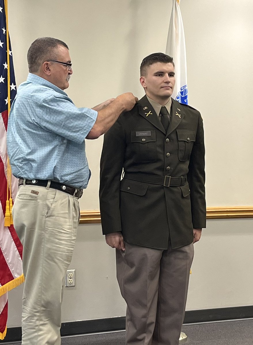 XannLinhart's tweet photo. 2nd LT Linhart.  Hard work pays off.  Proud of your dedication to your goal. #UNL #armyrotc https://t.co/sjIjt0cTiZ