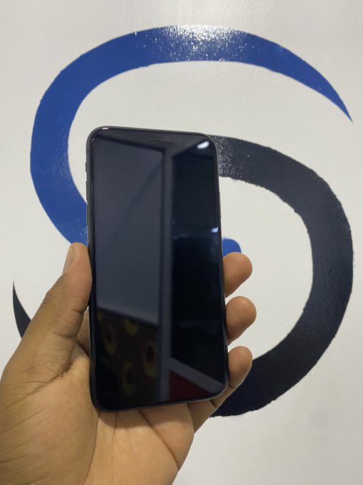 3y3real's tweet photo. @Benedytte iPhone 11 64GB locked Ghc2700 a week used negotiable.. Dm https://t.co/3jH07YaxcG