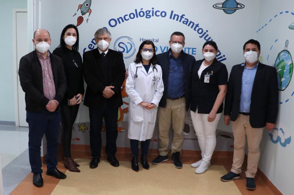 BetoAlbuquerque's tweet photo. Hoje eu o Saul Spinelli representamos o @InstitutoPietro na visita ao Hospital São Vicente de Paulo em Passo Fundo. O Centro Oncológico Infantojuvenil já está atendendo mais de 100 pacientes. Foi construído por emenda ao orçamento quando eu era Dep Federal. #CompromissoComAvida https://t.co/3zQBtNv4WK
