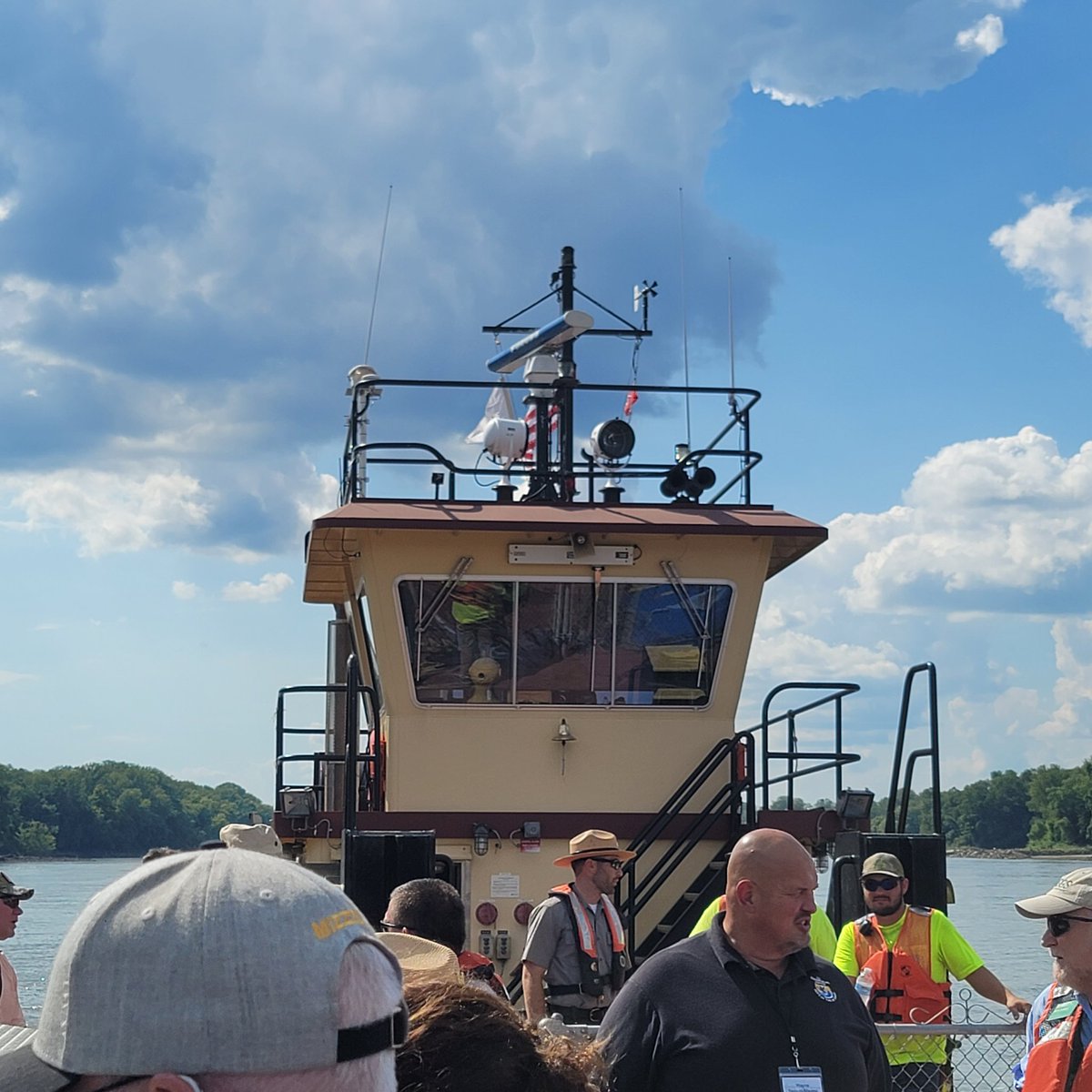 Any day is a great day to be on the #MissouriRiver! Thanks @KC_USACE for the informational tour and for your leadership in restoring the navigation channel so that agricultural and other  products can move more efficiently. 
@NWDUSACE @USACEHQ @MOFarmBureau @ProtectMORiver