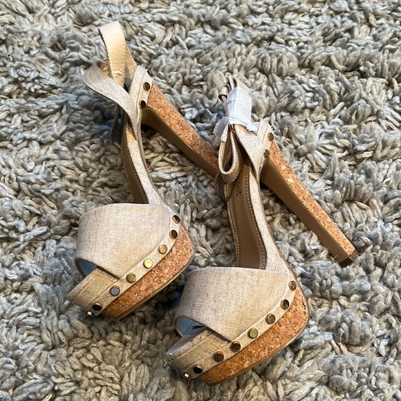 dotgallo's tweet photo. So good I had to share! Check out all the items I'm loving on @Poshmarkapp #poshmark #fashion #style #shopmycloset #davidsbridal #cosmobella #shoedazzle: https://t.co/ImOvnXwUEO https://t.co/xNm4Rpw1vV