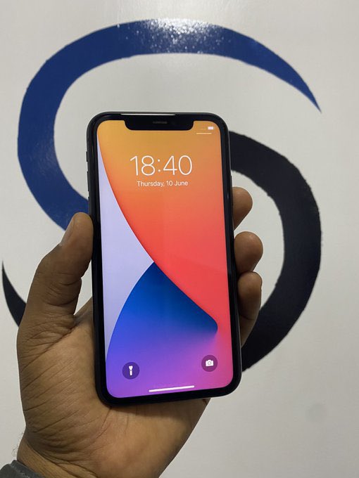 3y3real's tweet photo. @Kayjnr10 iPhone 11 64GB locked Ghc2700 a week used negotiable.. Dm https://t.co/HXf5qmNuNi