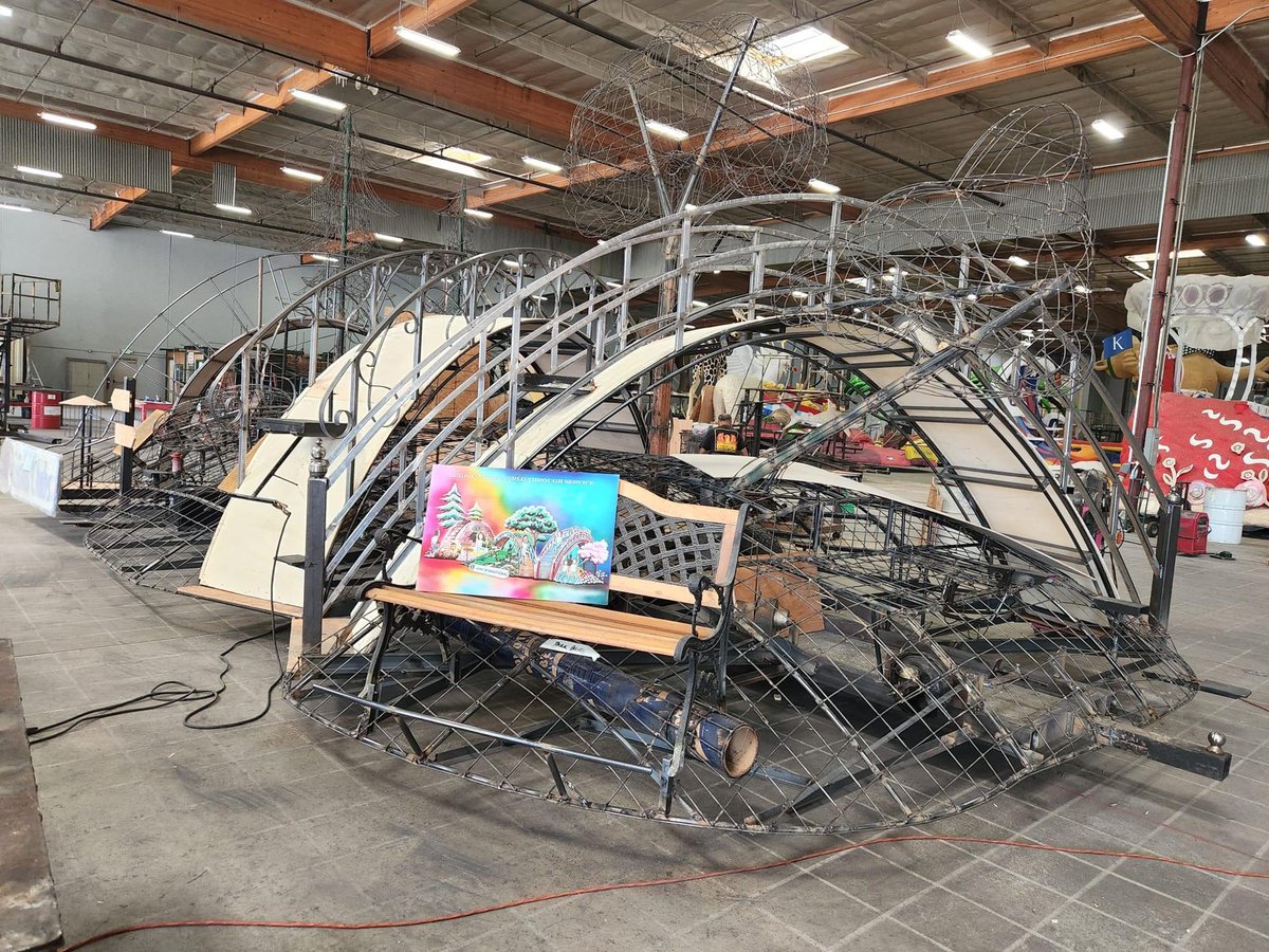 LionsFloat's tweet image. More photos of the construction of the 2023 Lions Clubs International float for the Rose Parade. #lionsclub #lionsfloat #roseparade