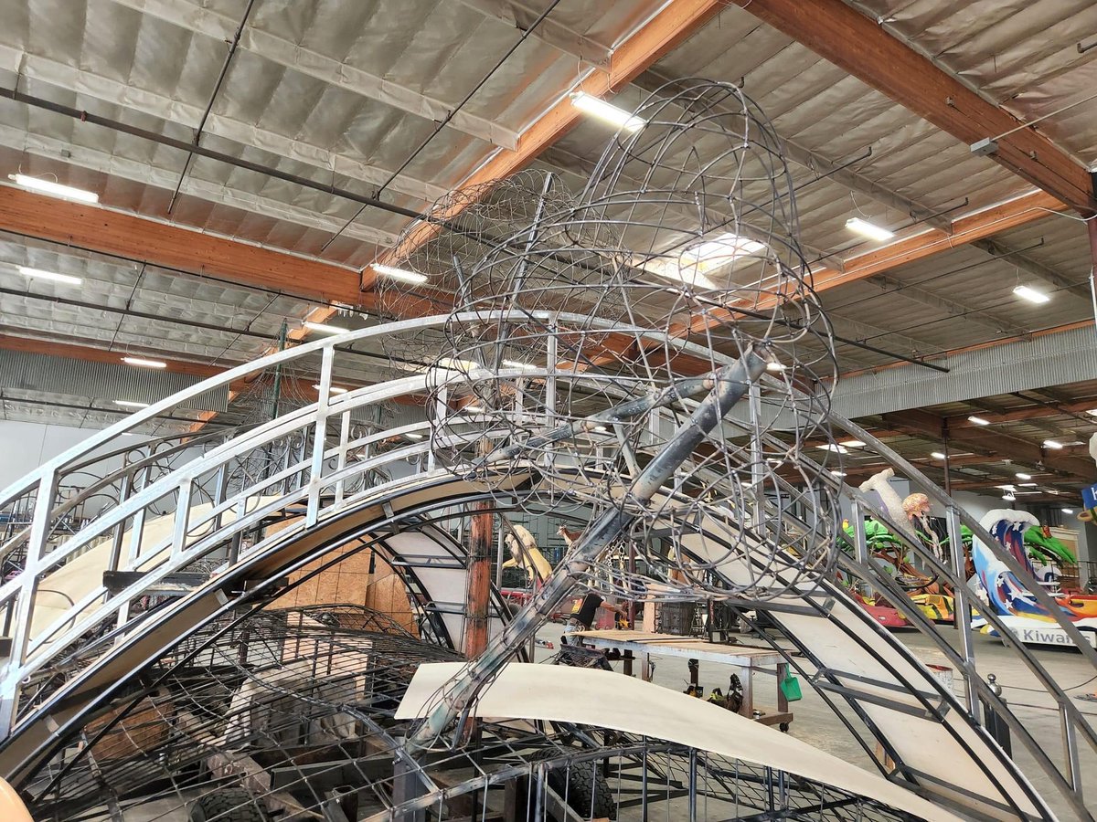 LionsFloat's tweet image. More photos of the construction of the 2023 Lions Clubs International float for the Rose Parade. #lionsclub #lionsfloat #roseparade