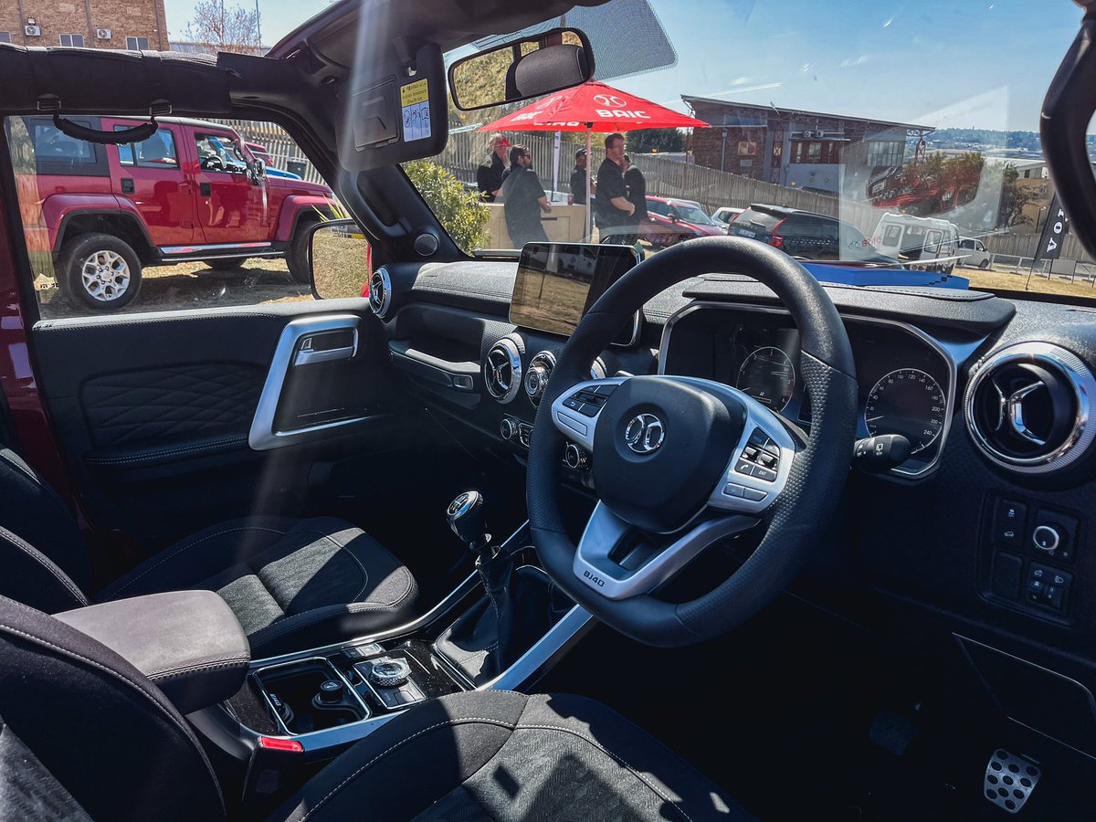 khuleonwheels's tweet photo. …conditioning, ambient lighting, a digital instrument cluster and a large touch display.

#BAICB40Plus #BAICB80 #BAICSA #FOM2022 https://t.co/201o3Lyuzu