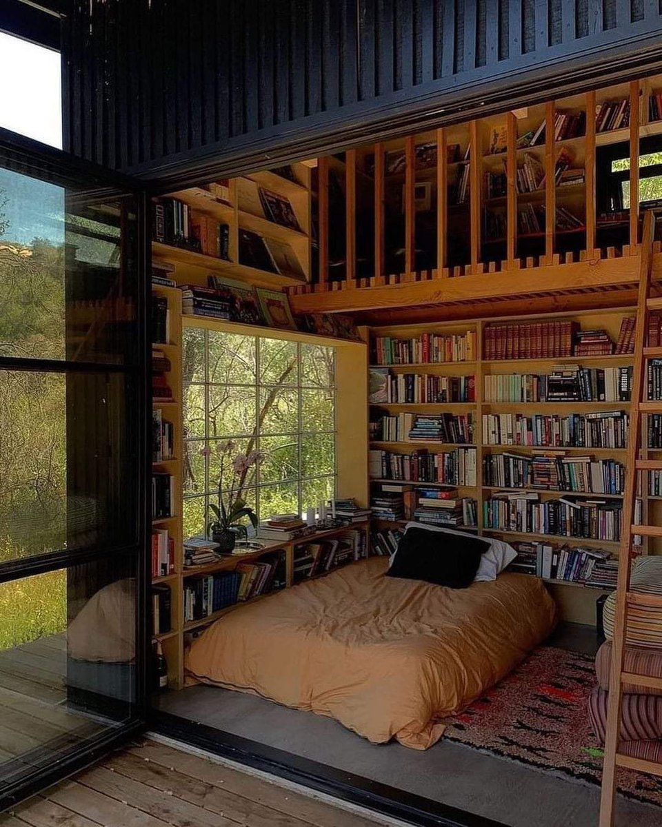 Diyarbekir. Dicle Nehri kenarında, Hevsel Bahçeleri içinde inşa ettiğim yeni evim ve kitaplığım. 😉