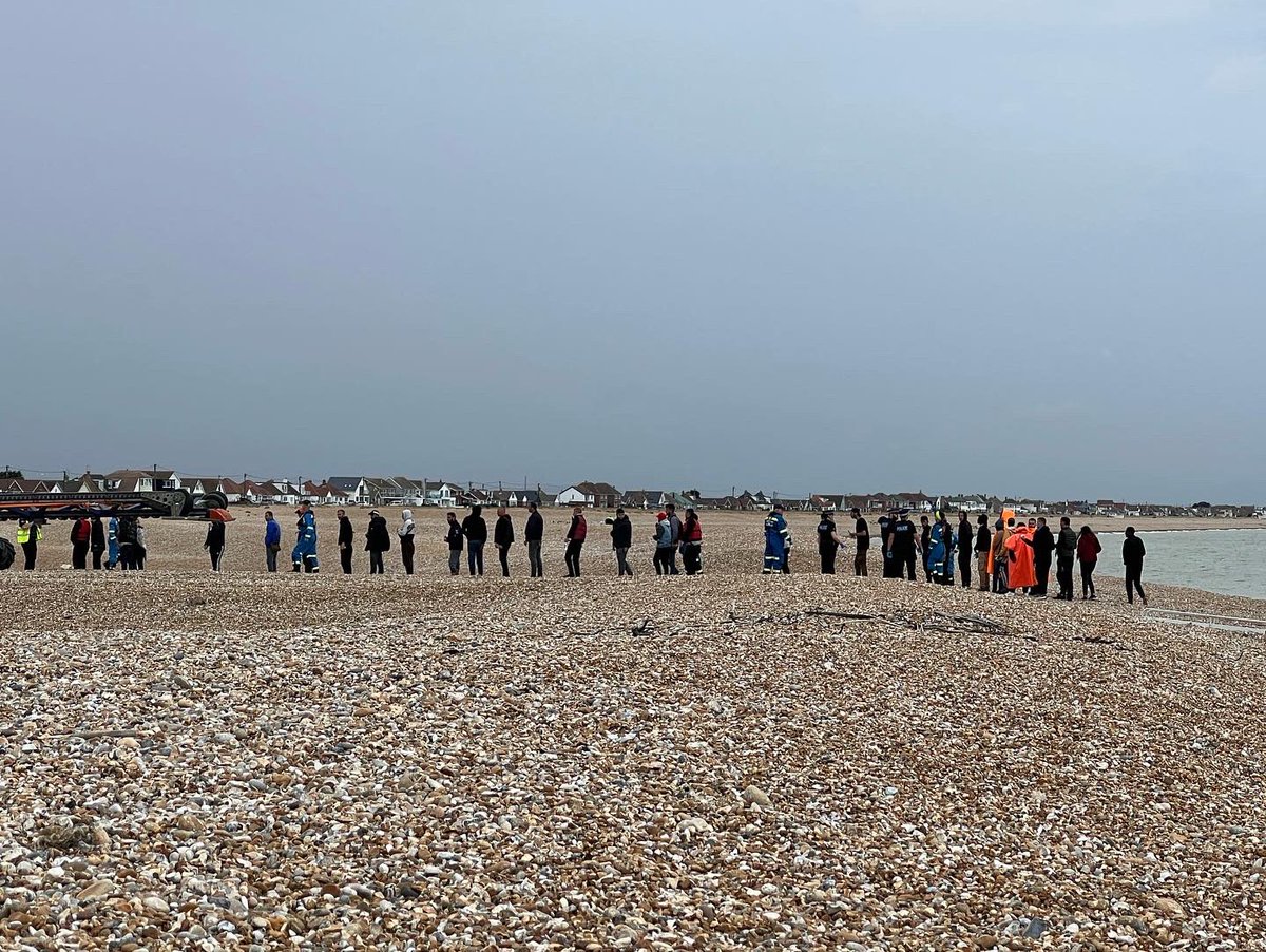 Unloading of illegal immigrants at Dungeness beach #rnli #dungenesslifeboat #ILLEGALimmigrants #dover #calais #dungeness