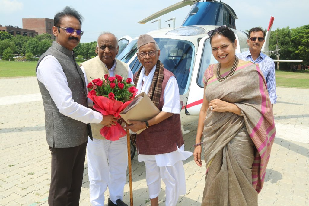 AAPNDGupta's tweet photo. Visited @lpuuniversity for Freshmen Induction 2022 with Shri Jai Prakash Gaur Ji, Founder Jaypee Group. Lovely Professional University setup by Hon’ble MP Shri Ashok Mittal Ji imparts exceptional and praiseworthy education on the ideology of @ArvindKejriwal Ji &amp; @msisodia Ji. https://t.co/aCZnbVGz7I