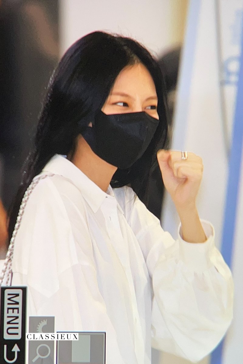 CLASSIEUXforJEN's tweet photo. 220825 
#BLACKPINK #JENNIE #블랙핑크 #제니 https://t.co/RQGPGYJ6Al