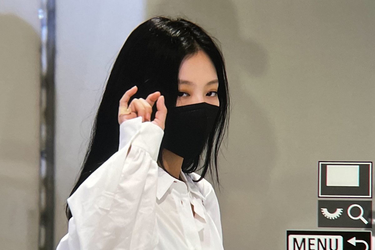CLASSIEUXforJEN's tweet photo. 220825 
#BLACKPINK #JENNIE #블랙핑크 #제니 https://t.co/RQGPGYJ6Al