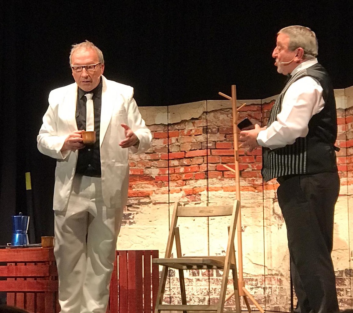 govgirona's tweet photo. 🎭Avui, més #FITAG, el Festival Internacional de Teatre Amateur de Girona, al #PatiMagnòlies de la #gencatGirona! Amb una comèdia policíaca que parodia les obres de misteri
🗓️Dijous, 25 d'agost, a les 21 h, "Enigmàtic", del Teatre Centre d'Arbúcies
ℹ️ https://t.co/Yl9ecGJtGl https://t.co/gq07OjV0HN