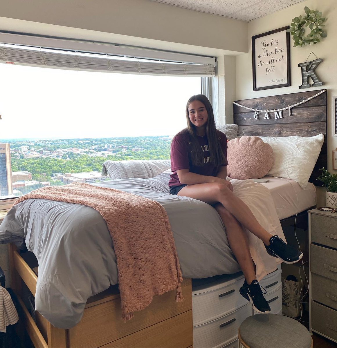 TWUGymnastics's tweet photo. All moved in! 🦉 SO excited for the year ahead! @twupioneers #PioneerFamily https://t.co/fEuIXa962H