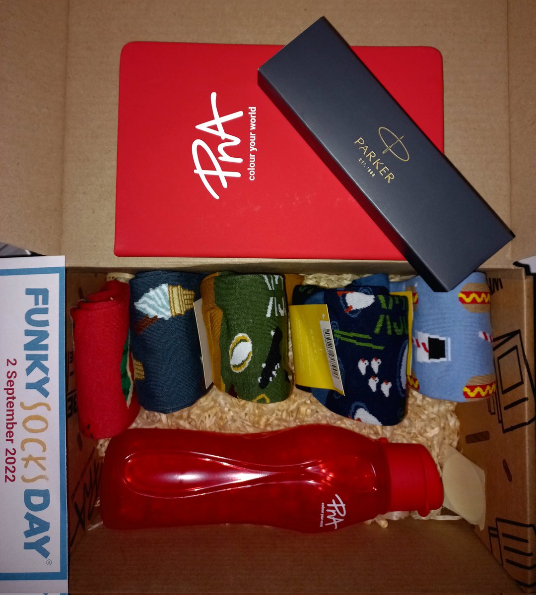 Lindo_Mnisi's tweet photo. The 2nd of September 2022 is #FunkySocksDay and I'm super ready for it, thanks to #PNA for the plug. They've got some really Funky Socks available. https://t.co/ALFd1eLxdj