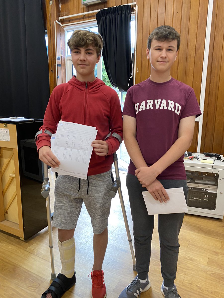Canlyniadau ardderchog TGAU i ddisgyblion bl11 heddiw! Balch dros ben o’ch ymdrechion i gyd. So proud of   year 11’s fantastic GCSE results today! Congratulations to you all! <a href="/RCTCouncil/">RCT Council</a> @CSCJES <a href="/BBCCymruFyw/">BBC Cymru Fyw</a> <a href="/WalesOnline/">WalesOnline 🏴󠁧󠁢󠁷󠁬󠁳󠁿</a>
