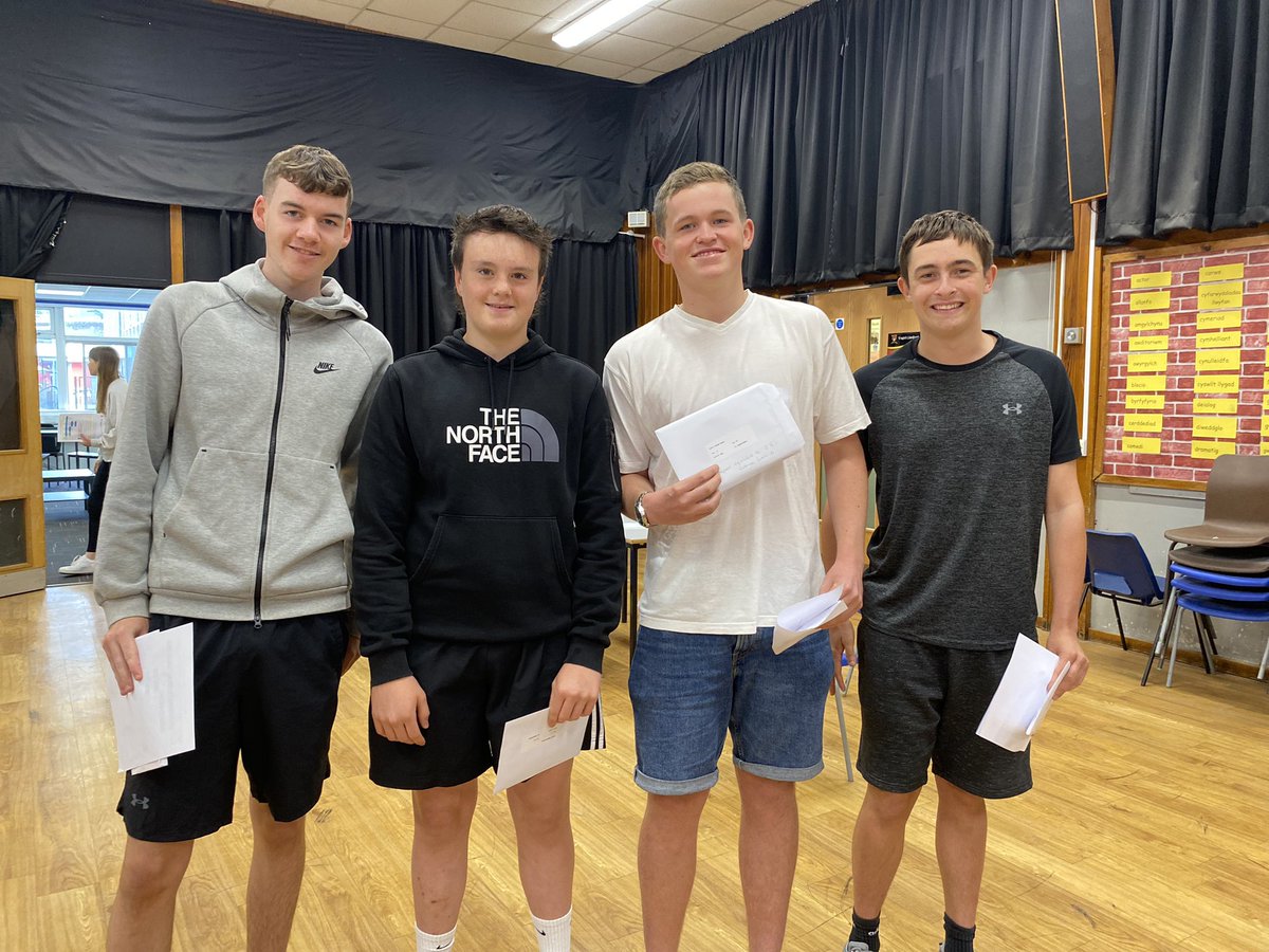 Wynebau hapus! Balch iawn ohonoch! So many happy faces this morning! Very proud of you all!