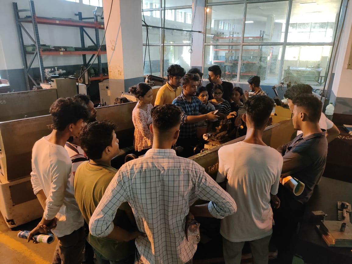 ghytrtcminmsme's tweet photo. Trainees from Barak Valley Engineering College are attending Three Weeks Summer Internship training at Tool Room & Training Centre (TRTC), Guwahati #MyMSME #internshiptraining https://t.co/8XUVrLkkzX
