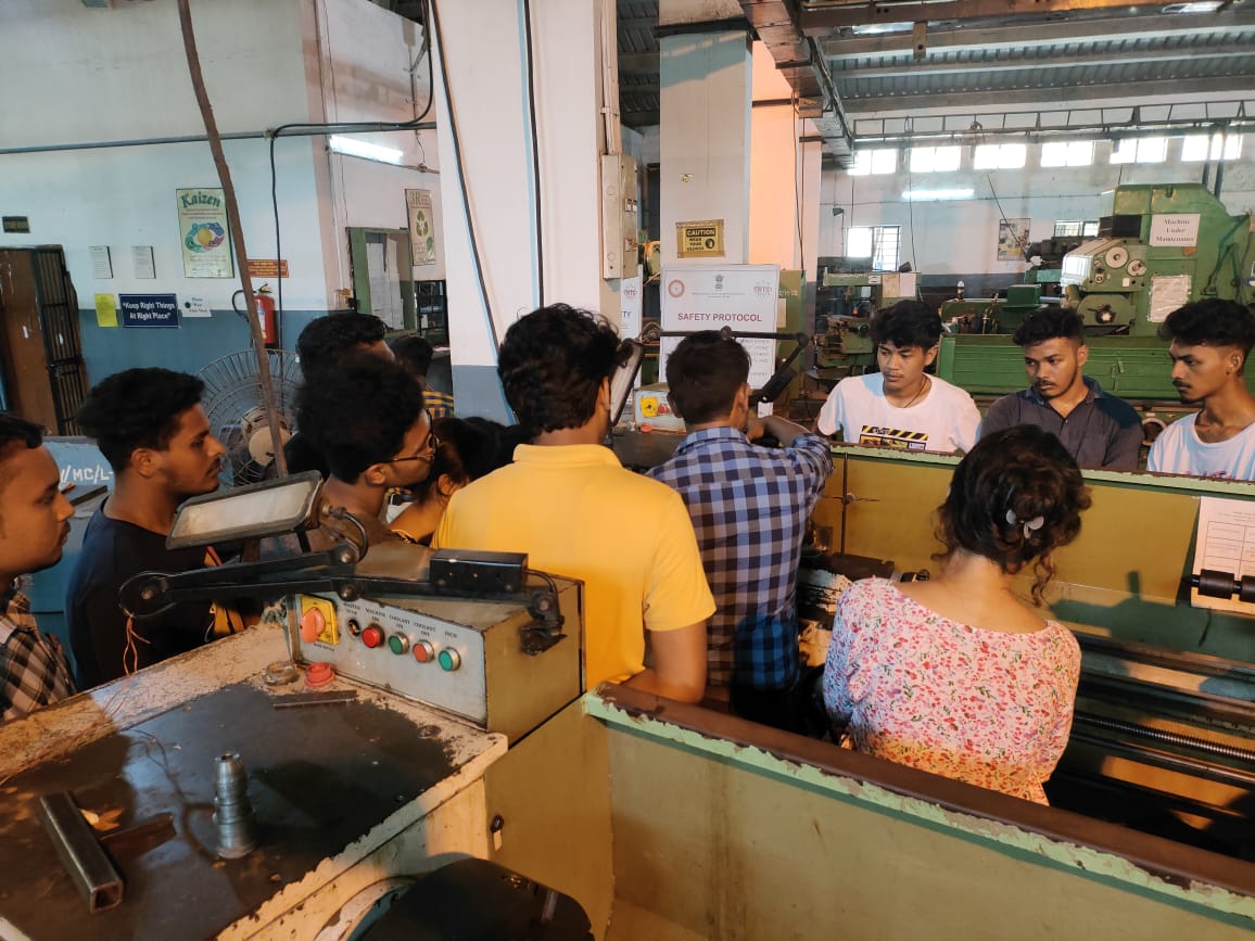 ghytrtcminmsme's tweet photo. Trainees from Barak Valley Engineering College are attending Three Weeks Summer Internship training at Tool Room & Training Centre (TRTC), Guwahati #MyMSME #internshiptraining https://t.co/8XUVrLkkzX