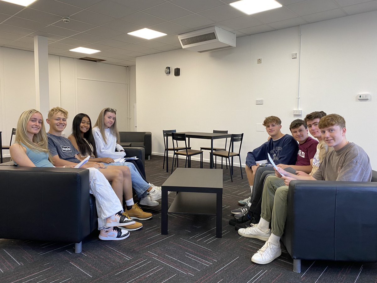 Dyma’ch lolfa newydd bl12! Edrych mlaen at eich croesawu nôl! A brand new facility for year 12 in September. We look forward to welcoming you back to <a href="/6ed_Llanhari/">6ed Llanhari</a>