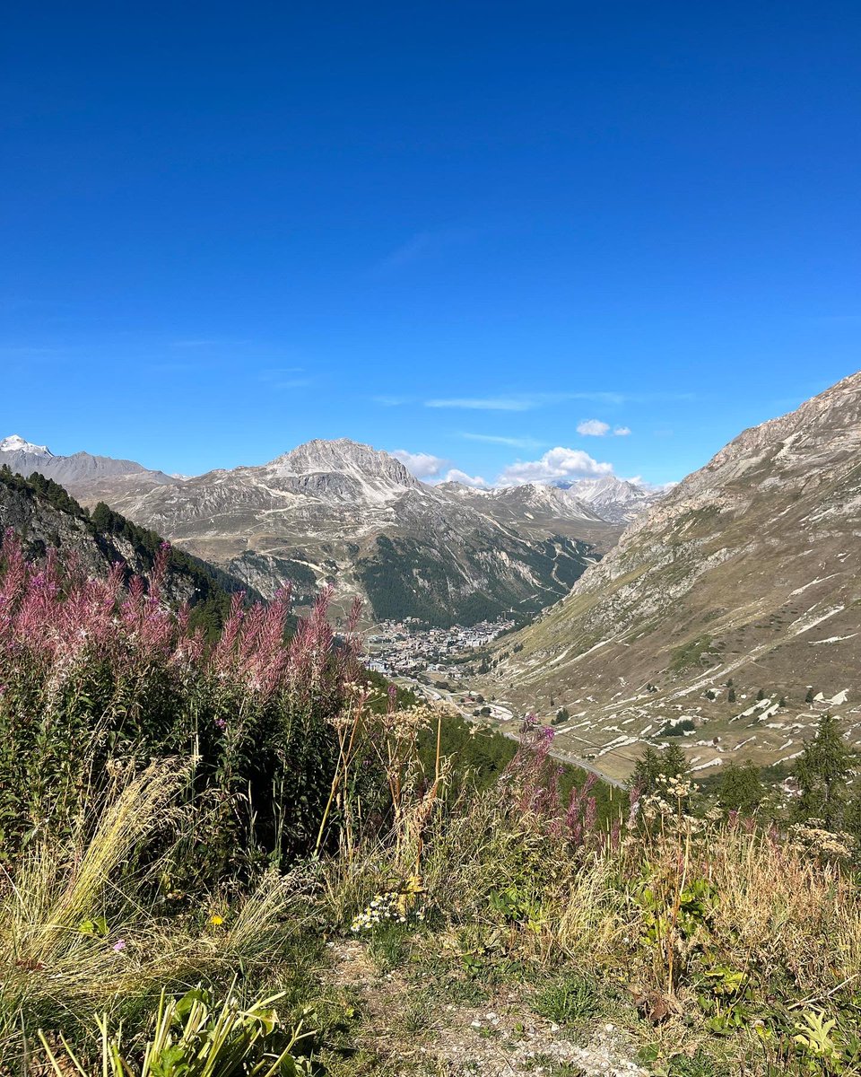 russweeman85's tweet photo. First col in the alps done ✅ #iseran https://t.co/OxSQ6SWDe9
