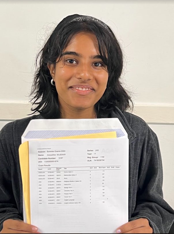 BramptonManor1's tweet photo. Massive congratulations Anoushka on your achievement: 10 grade 9s and 1 grade 8. An amazing set of results. Well done Anoushka. https://t.co/NQJXDD0Vne