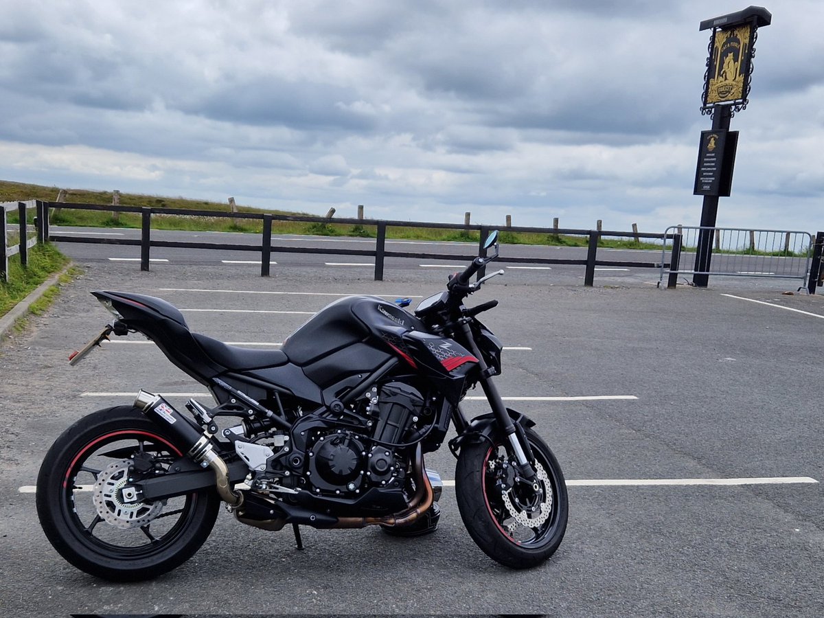 ChrisStockell's tweet photo. @amiielizabeth93 @StreetRallyAsh @visordown I've got its big brother the z900 https://t.co/Kqy7U1wJ3X