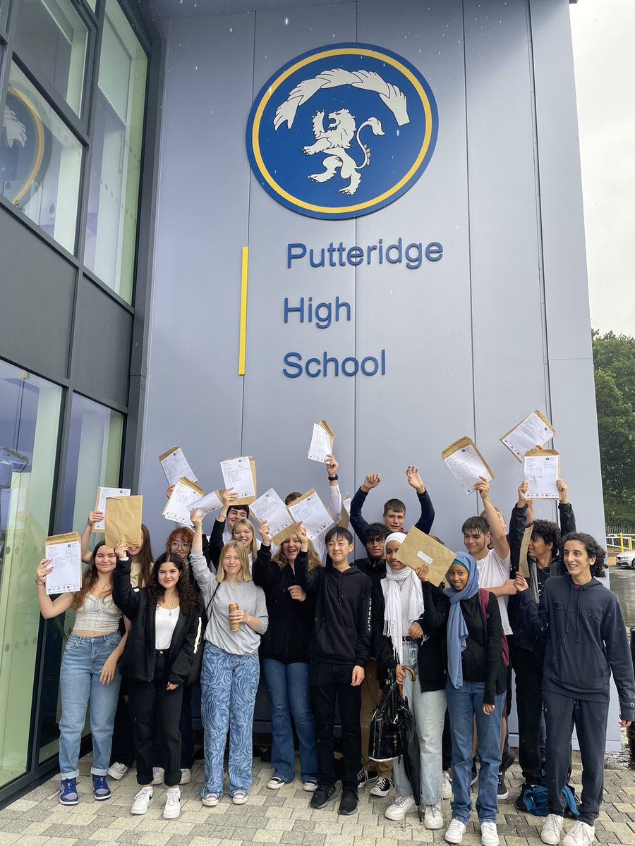 PutteridgeHSch's tweet image. Wow! What a fantastic morning with our students collecting their GCSE results! A huge well done to all our students and staff for their incredible dedication to achieve them! #firstclassfutures