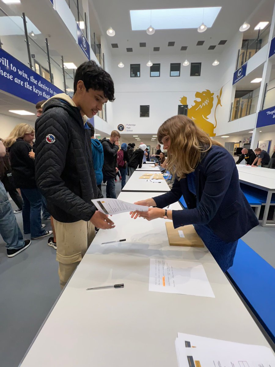 PutteridgeHSch's tweet image. Wow! What a fantastic morning with our students collecting their GCSE results! A huge well done to all our students and staff for their incredible dedication to achieve them! #firstclassfutures