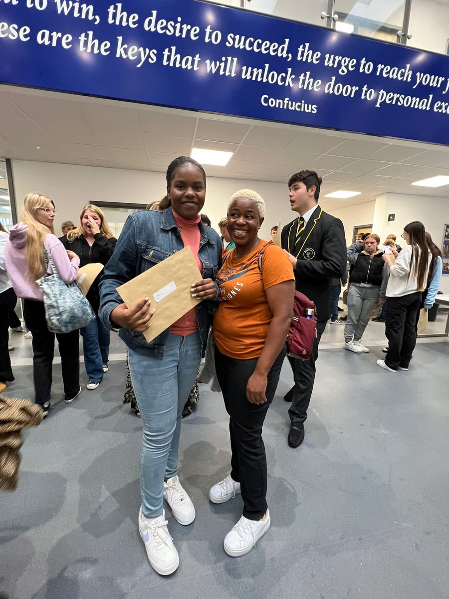 PutteridgeHSch's tweet image. Wow! What a fantastic morning with our students collecting their GCSE results! A huge well done to all our students and staff for their incredible dedication to achieve them! #firstclassfutures