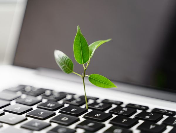 Ook de opslag van data die niet essentieel is voor de bedrijfsvoering gebruikt 24/7 energie. Lees hier hoe onze eigen expert Donny Navarrete uitlegt hoe je deze redundant, obsolete &amp; trivial, (ROT) data kan aanpakken voor een duurzamere toekomst. ow.ly/XkAP103WLsa