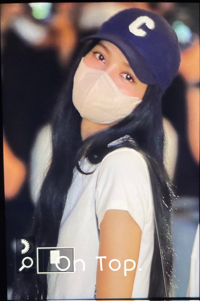 OnTop0327_liz's tweet photo. [PV] 220624   ✈️ 

ㅠㅠ

#블랙핑크 #리사 #blackpink #lisa #ลิซ่า  #lalisa https://t.co/P0RbiBH0Ek