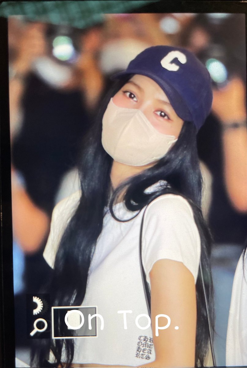 OnTop0327_liz's tweet photo. [PV] 220624   ✈️ 

ㅠㅠ

#블랙핑크 #리사 #blackpink #lisa #ลิซ่า  #lalisa https://t.co/P0RbiBH0Ek