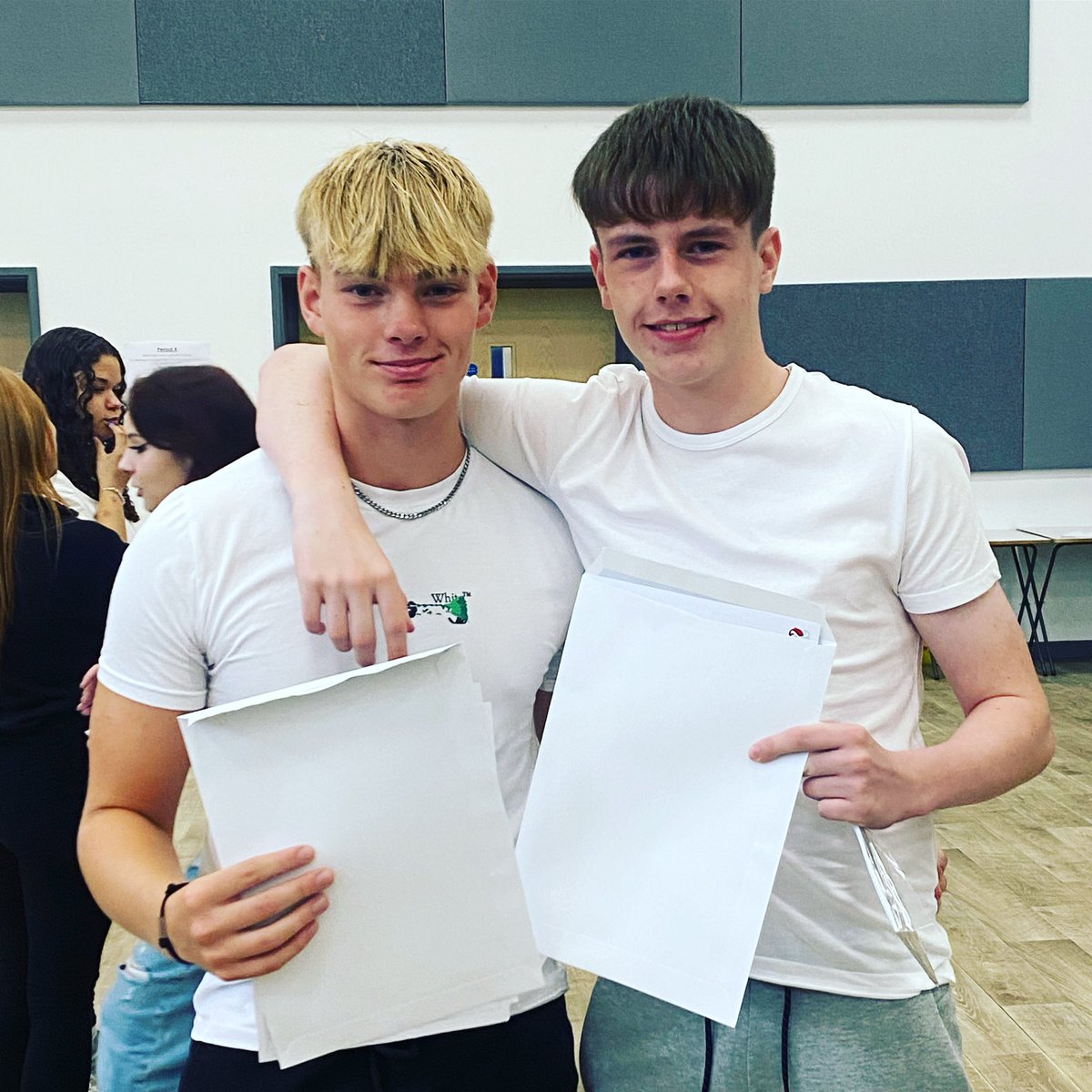 BurtonBorough's tweet photo. Well done to the class of 2022!!!! #gcse #gcse2022 🐟🐟🐟 https://t.co/gc9Zl28Lws