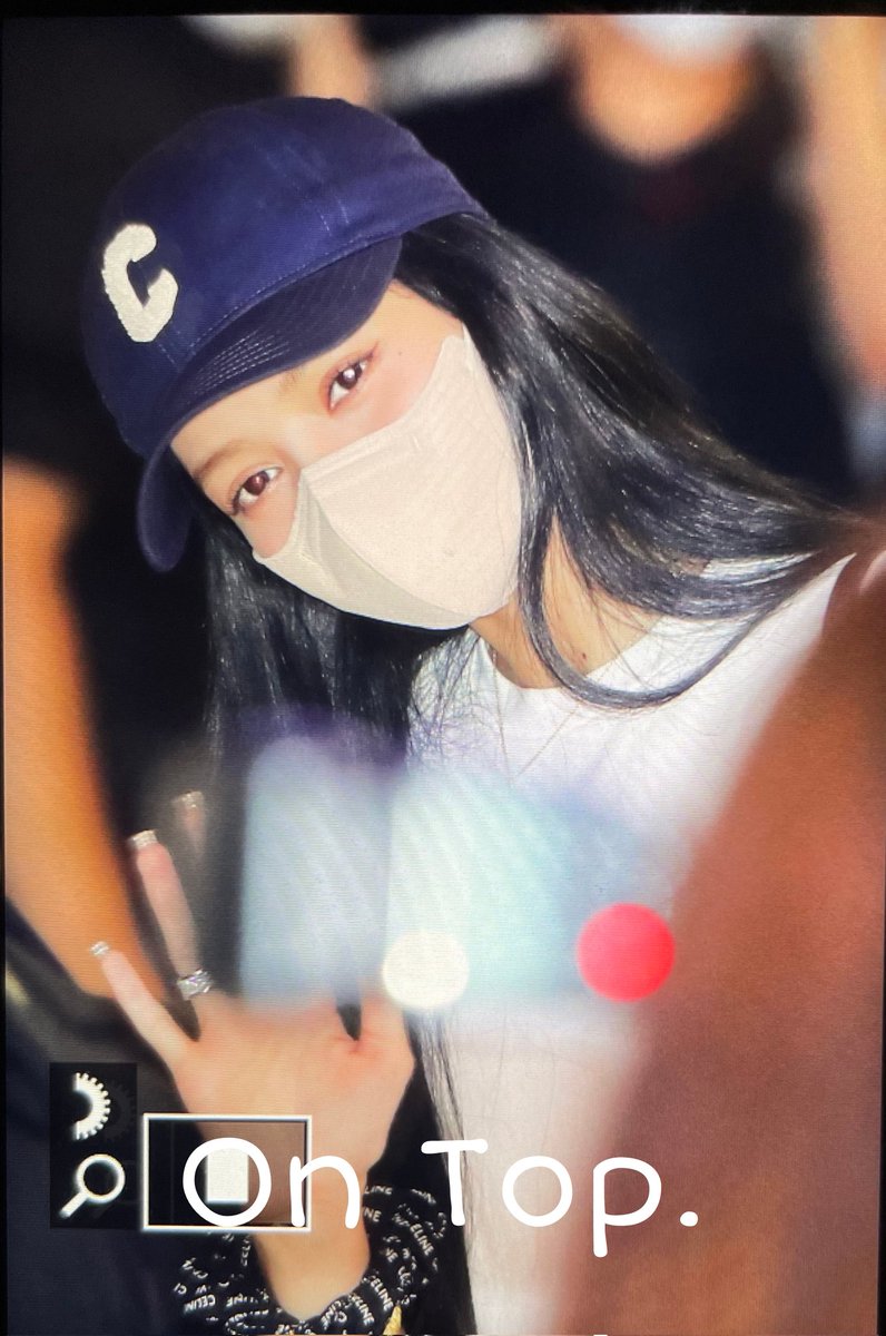 OnTop0327_liz's tweet photo. [PV] 220624   ✈️ 

ㅠㅠ

#블랙핑크 #리사 #blackpink #lisa #ลิซ่า  #lalisa https://t.co/P0RbiBH0Ek
