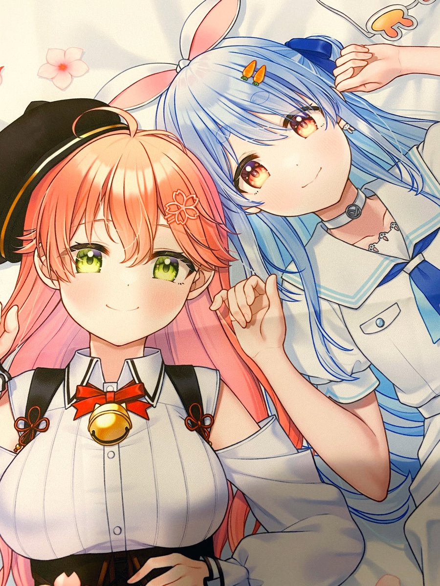 さくらみこ ,兎田ぺこら 「試作はこんな感じです!写真じゃ伝わらないかもしれませんが細かい描き込みまで印刷が」|ともず🍪ホロメン毎日デフォルメのイラスト