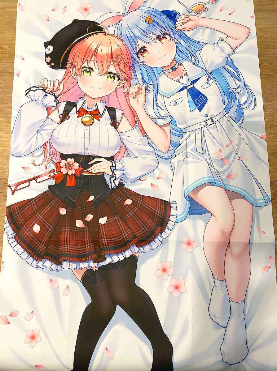 さくらみこ ,兎田ぺこら 「試作はこんな感じです!写真じゃ伝わらないかもしれませんが細かい描き込みまで印刷が」|ともず🍪ホロメン毎日デフォルメのイラスト
