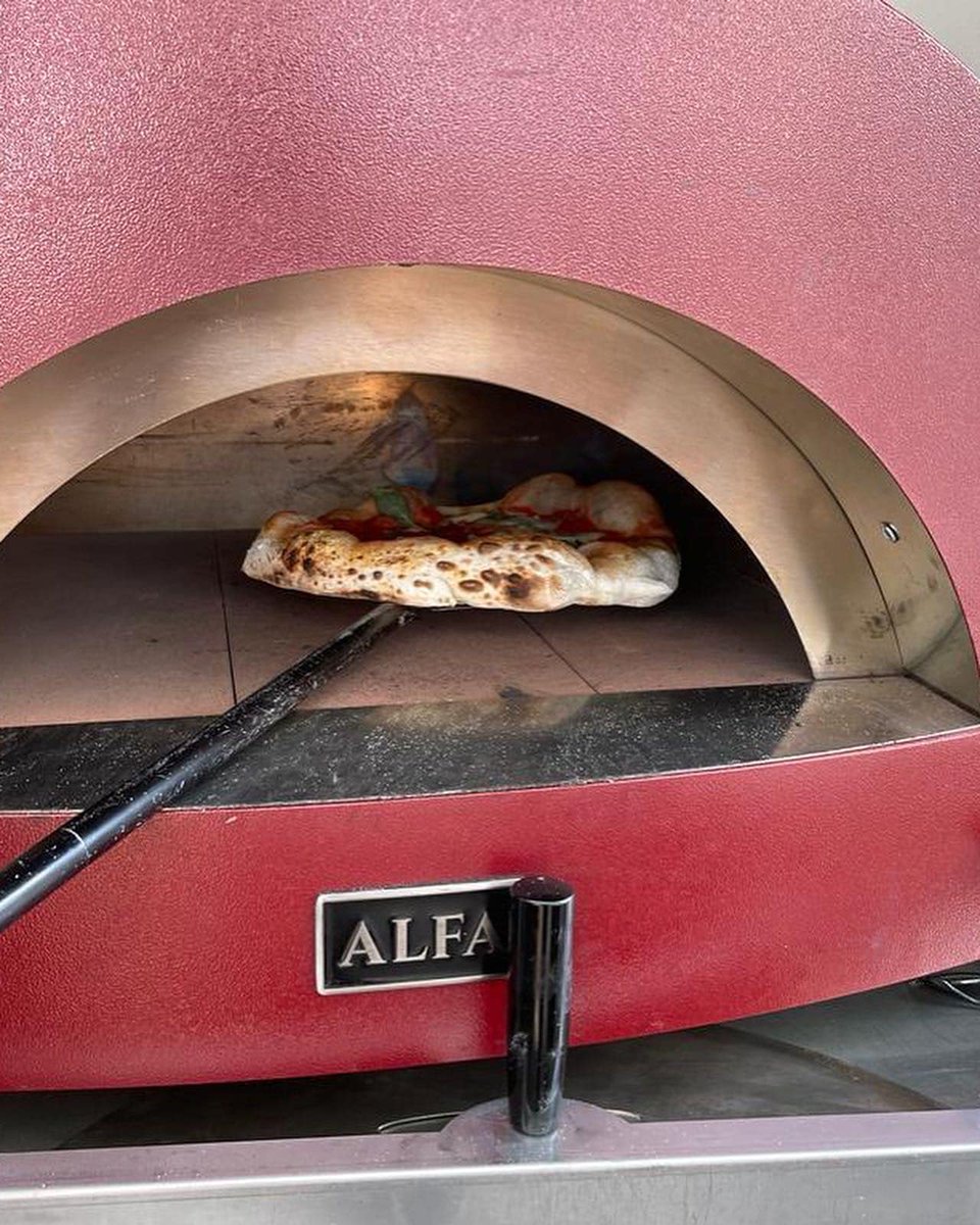 alfaforni_real's tweet photo. A summer dedicated to local events for Alfa! ✌️😊
Many demonstrations to show the performance and quality of our ovens and with the opportunity to taste all the delicacies that come out of the oven 😋
https://t.co/stxTnR1kOm
#events #eventslive #promo #pizzamargherita https://t.co/Vgq8umLmbJ