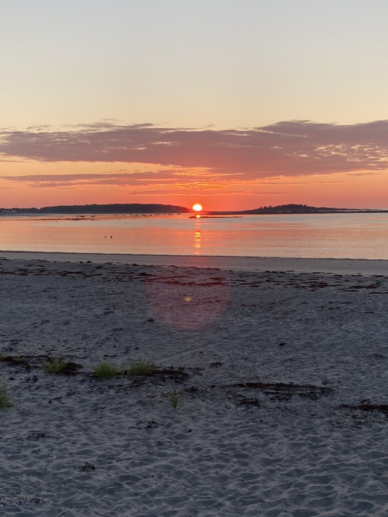 krobertson245's tweet photo. Here comes the sun ☀️ #GooseRocksBeach https://t.co/sOjvNXZ86j