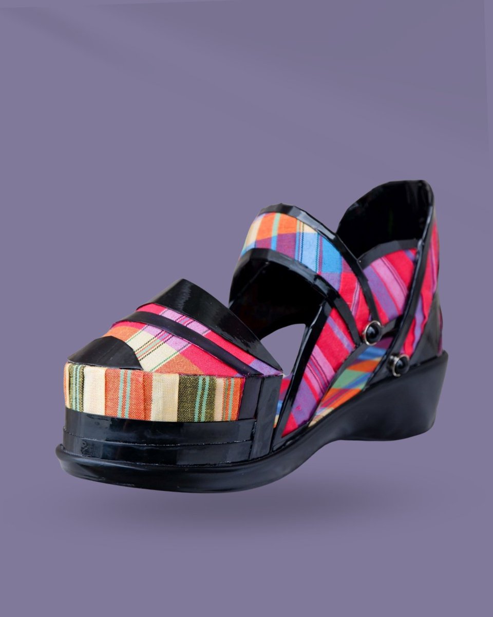 A part of my happiness - Colorful, a sunshine, a bright sky that mixed with fabric folds and polish leather. Heart and curve are used a symbol on it. 
.
.
GFA | Honorable Mention-2021
Designer: Manusnun Jongjitphota

#womenshoe #sandals #fashiondesign