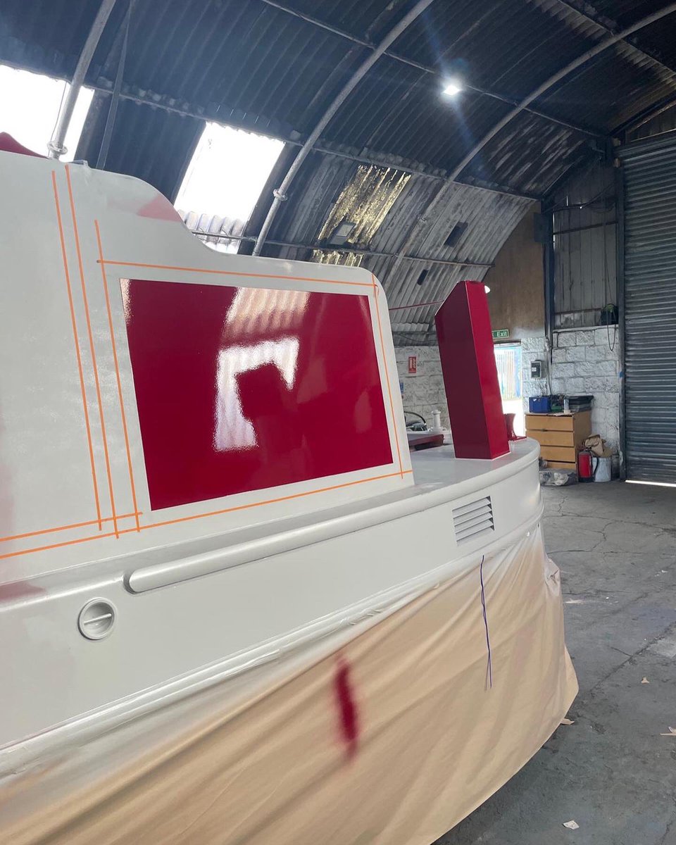 NBofDistinction's tweet photo. Meanwhile, in Ollerton, Marcus of AEEngineering (the unit behind XR&amp;D) has started the paint job on Kim and Jon’s boat (boat no. 19 - yet to be named) #narrowboat #newnarrowboat #narrowboatpainting https://t.co/PBcpZ6827Y